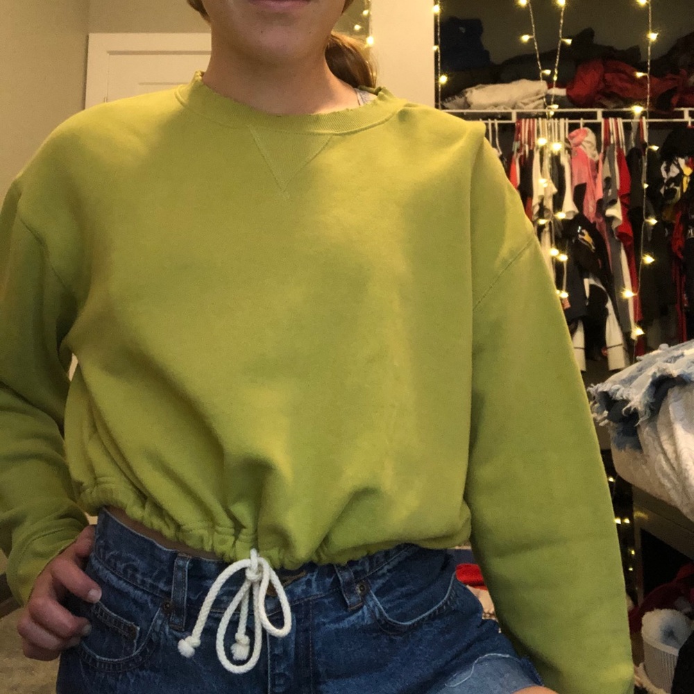 Sweater with tie